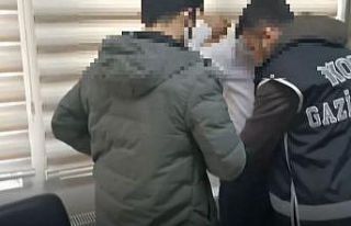 Rüşvet alan tapu memuru ile rüşvet veren bir kişi...