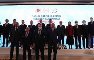 Sağlık Bakanı Koca: "Mesleğini onuruyla yapan...