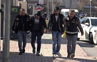 Sahte polisler dolandırıcılık yaparken gerçek...