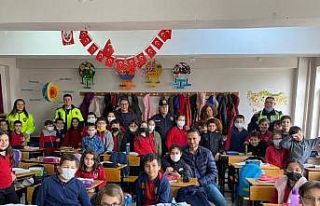 Salihli polisinden öğrencilere trafik eğitimi
