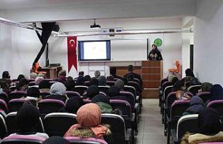 Salihli’de gençlere sosyal medya semineri