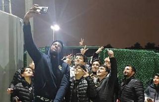 Şampiyon basketbolcular, basketbolcularla buluştular