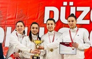 Şampiyon sporcular sevinçlerini Kaymakam Yıldırım...