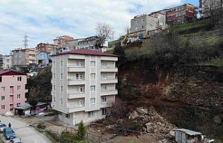 Samsun’da heyelan nedeniyle 5 katlı bina boşaltıldı