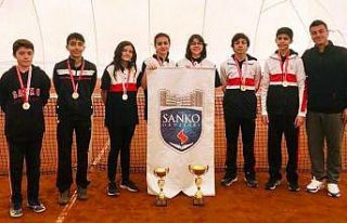 SANKO Okulları öğrencilerinin tenis başarısı