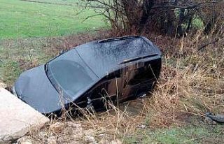 Şarampole devrilen araç sürücüsü yaralandı