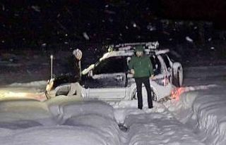 Sarıçiçek dağında mahsur kalan 2 genci KARDOFF...