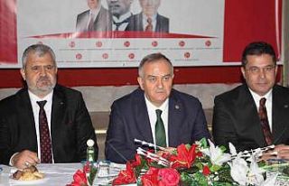 Sarıgöl’de MHP’ye katılan 50 üyeye rozet takıldı