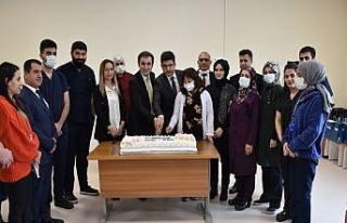Sason Devlet Hastanesinde 14 Mart Tıp Bayramı pasta...