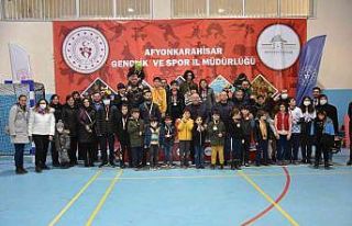 Satranç turnuvasında dereceye girenler ödüllendirildi