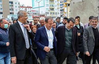 Seçer, Tarhan ve Özyiğit, Mezitli’de vatandaşlarla...