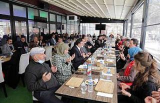 Şehit aileleri ve gaziler yemek programında buluştu