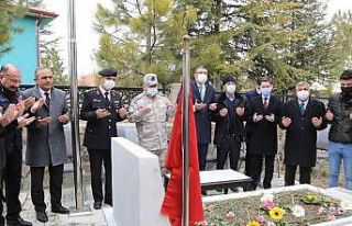 Şehit Uzman Çavuş Yaşar Çakır, kabri başında...