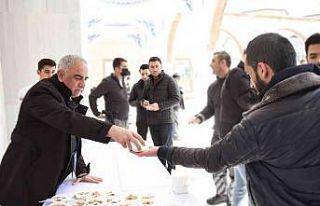 Şehitler anısına helva dağıtıldı