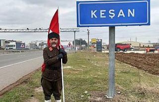 Şehitler için Çanakkale’ye yürüyen Gümüş,...