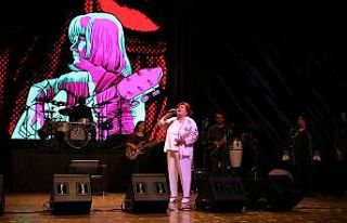 Selda Bağcan kadınlar için söyledi