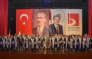 Şeyh Edebali Üniversitesi’nde 58 akademisyen cübbe...