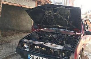 Seyir halindeyken alev alan otomobilde maddi hasar...