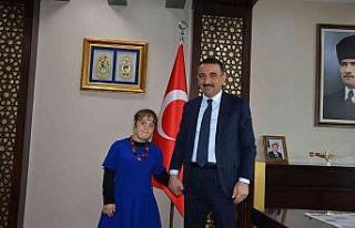 Siirt Valisi Hacıbektaşoğlu, down sendromlu Şeyma...