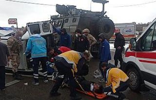 Siirt’te askeri araç ile sivil araç çarpıştı:...