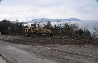 Sinop’ta heyelan nedeniyle çöken yol belediye...