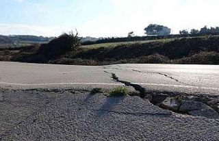 Sinop’ta heyelan nedeniyle yolda çökme oluştu