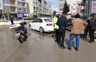 Sinop’ta otomobille çarpışan motosiklet sürücüsü...