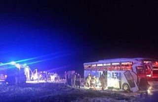 Sivas-Malatya sınırında otobüs kazası: 20 yaralı