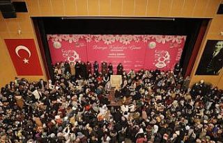 Sivaslı kadınlar Saliha Erdim’e yoğun ilgi gösterdi