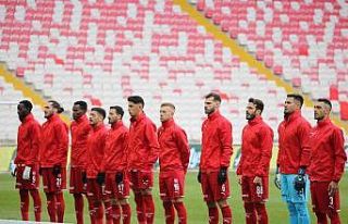 Sivasspor’da zorlu Adana maçı öncesi 2 sakat...
