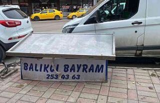 Soğuk hava ve kar yağışı nedeniyle tezgahlar...