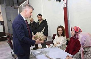 Söğüt dalıyla sepet yapımını öğrendiler