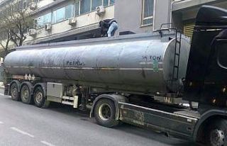 Sokak ortasındaki tankerde 26 ton kaçak akaryakıt...