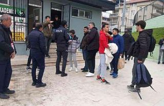 Soyunma odasına giren hırsız sporcuların özel...