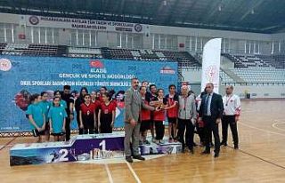 Spor salonu olmayan öğrencilerden Türkiye üçüncülüğü...
