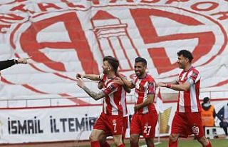 Spor Toto Süper Lig: Antalyaspor: 4 - Giresunspor:...