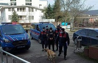 Suç makinesi hırsızı karda bıraktığı ayak...