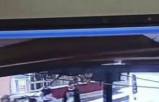 Sultanbeyli’de kar yağışına rağmen kapı önünde...