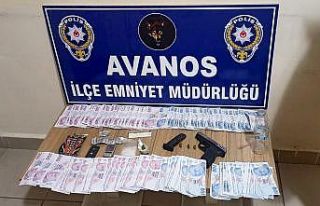 Şüpheli araçtan sahte para çıktı