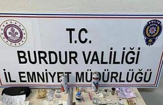 Şüpheli şahısların aracından uyuşturucu çıktı