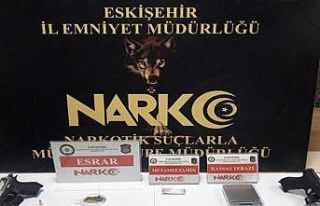 Şüpheli şahsın üzerinde uyuşturucu madde ve...