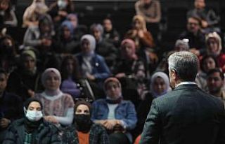 Tahmazoğlu gençlerle bir araya geldi