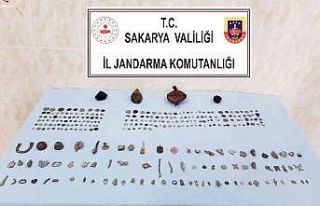 Tarihi eser operasyonunda gözaltına alınan şüpheliler...