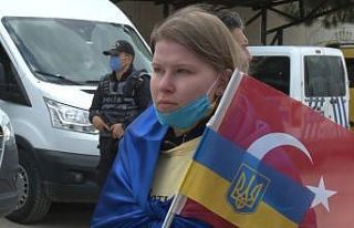 Tarihi zirvenin yapıldığı otelin önünde Ukraynalı...