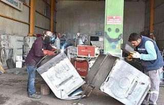 Tarsus Belediyesi, 2021 yılında 2 bin 150 çöp...