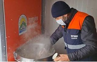 Tatvan Belediyesinden sıcak çorba ikramı