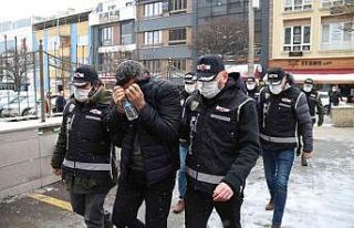 ‘Tefecilik’ operasyonunda yakalanan 3 şüpheliden...