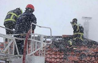 Tek katlı evde çıkan yangın büyümeden söndürüldü