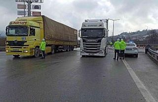 TEM Otoyolu Düzce kesiminde tırların geçişine...