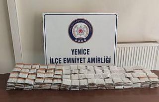 Terk edilmiş araçta bandrolsüz sigara ele geçirildi